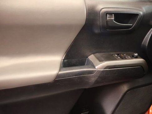Used 2018 Toyota Tacoma SR5 image 10