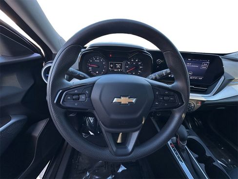 Used 2024 Chevrolet Trax LS w/ LS Convenience Package image 12