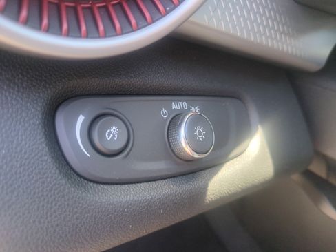 Used 2026 Chevrolet Trax RS FWD image 9