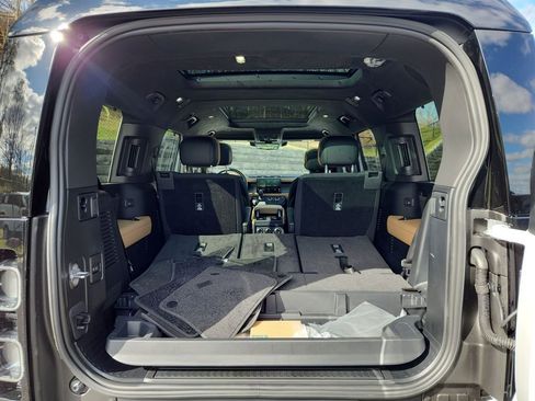 New 2025 Land Rover Defender 130 V8 AWD/4WD image 13