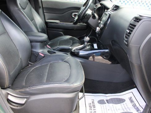 Used 2014 Kia Soul + w/ Primo Package FWD image 10