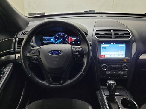 Used 2018 Ford Explorer XLT w/ Equipment Group 202A AWD/4WD image 22