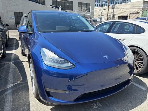 Used 2021 Tesla Model Y Long Range image 2
