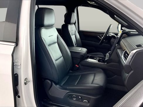 Certified 2025 GMC Yukon Denali AWD/4WD image 9