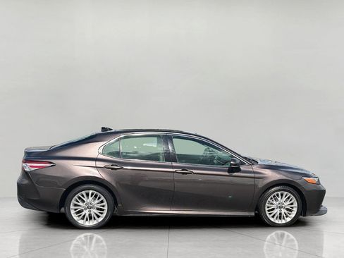 Used 2018 Toyota Camry XLE FWD image 8
