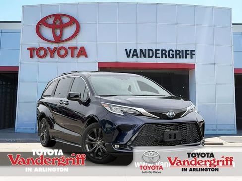 Used 2024 Toyota Sienna XSE FWD image 1