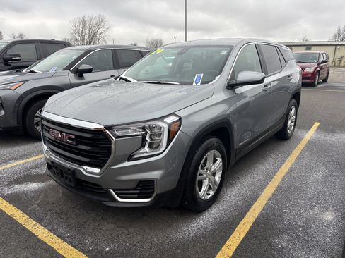 Used 2024 GMC Terrain SLE image 1