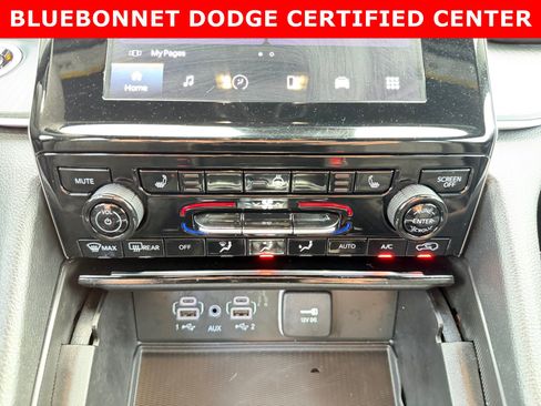 Used 2024 Jeep Grand Cherokee Laredo w/ Luxury Tech Group I RWD image 17