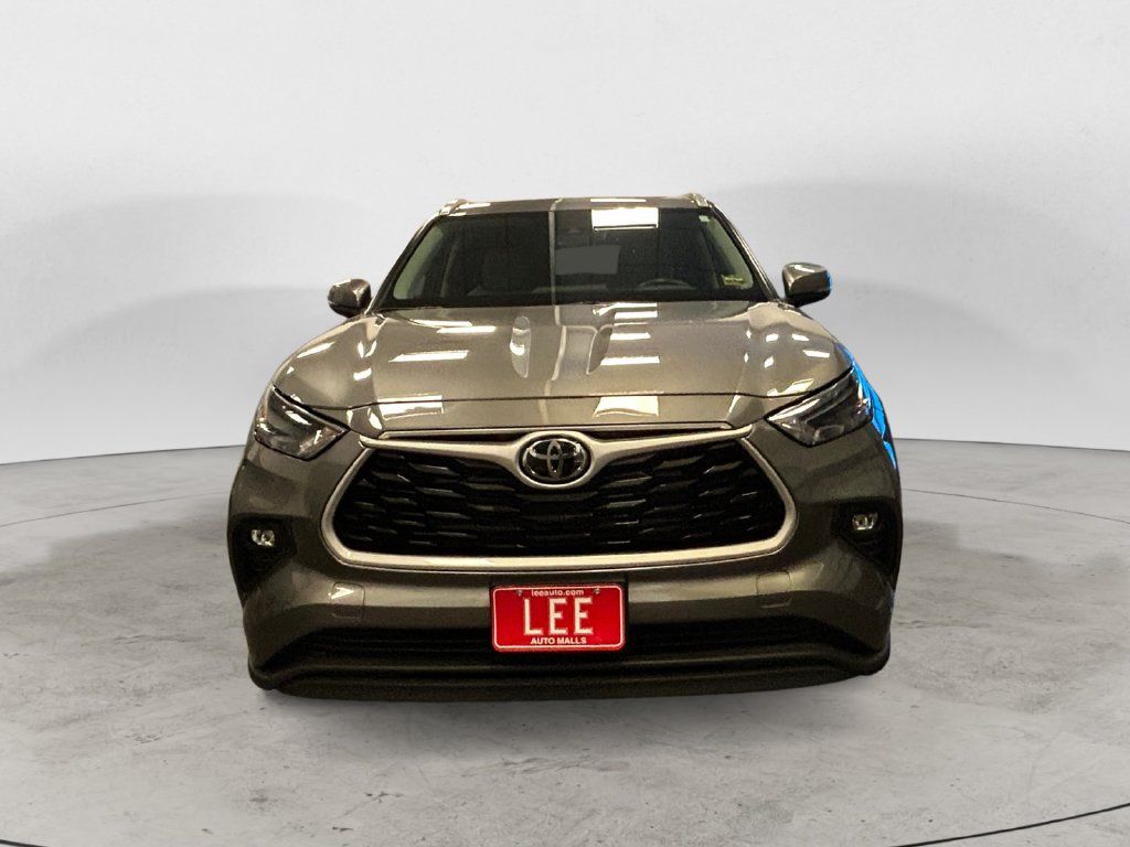 Used 2026 Toyota Highlander XLE AWD/4WD image 8