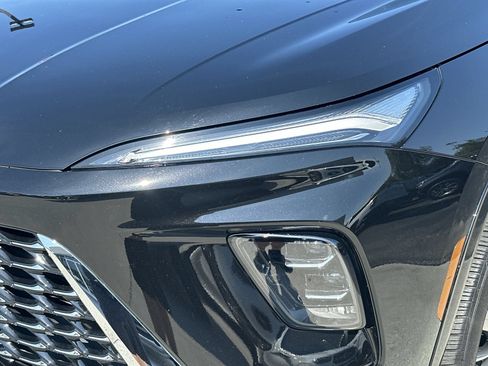 Used 2025 Buick Enclave Avenir w/ Trailering Package, 5000 lbs. FWD image 11