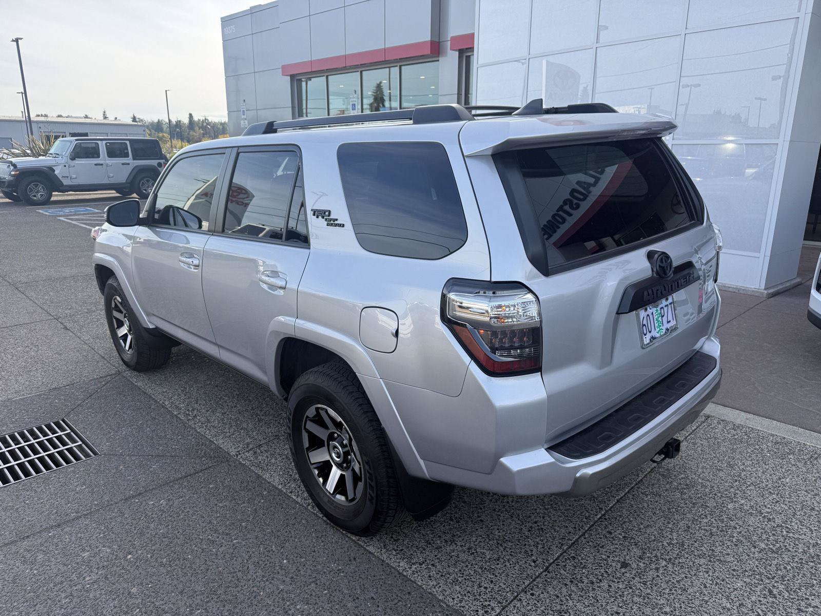 Used 2024 Toyota 4Runner TRD Off-Road Premium w/ Off Road Premium Plus Package AWD/4WD image 4