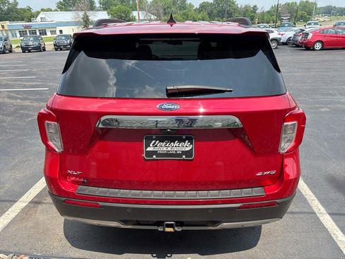 Used 2021 Ford Explorer XLT w/ Equipment Group 202A image 4