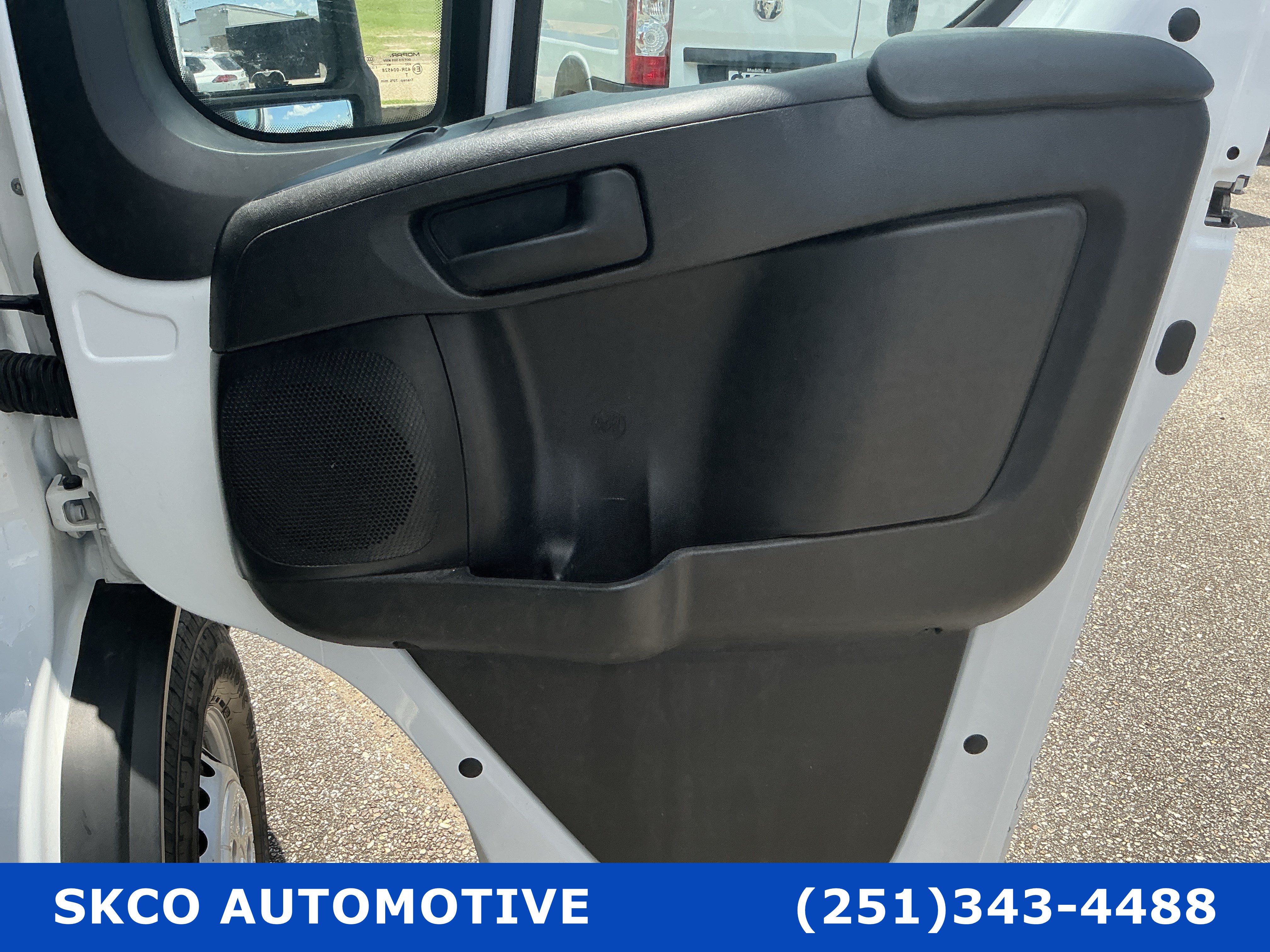 Used 2024 RAM ProMaster 2500 w/ Convenience Group FWD image 12