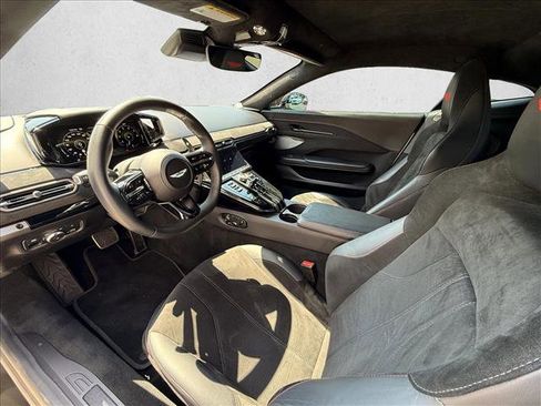 Used 2025 Aston Martin V8 Vantage Coupe RWD image 11