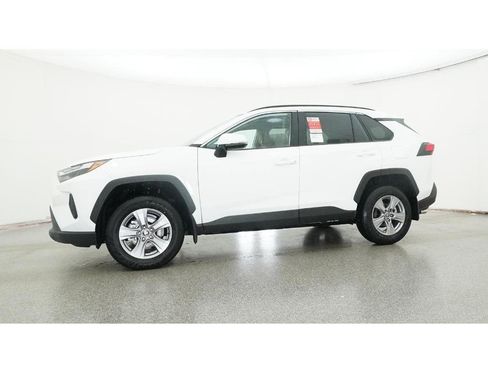 New 2025 Toyota RAV4 XLE image 18