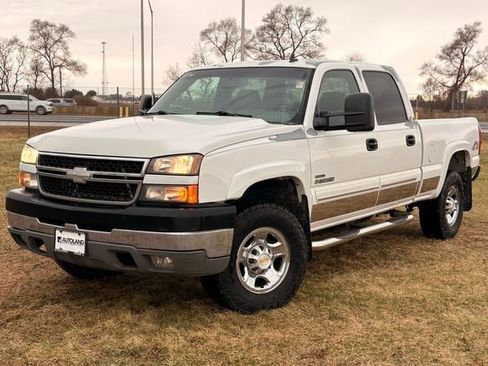 Used 2006 Chevrolet Silverado 2500 LT AWD/4WD image 1