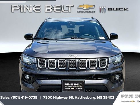 Used 2023 Jeep Compass Limited image 3
