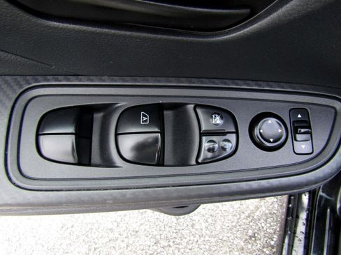 Used 2021 Nissan Versa S image 11