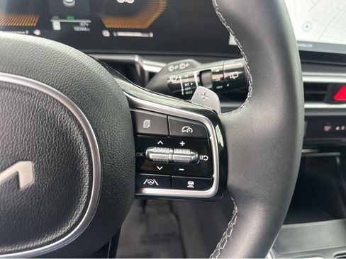 Certified 2025 Kia Sorento EX image 23