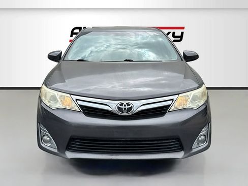 Used 2014 Toyota Camry XLE FWD image 2