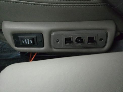 Used 2023 Chevrolet Express 2500 Extended image 27