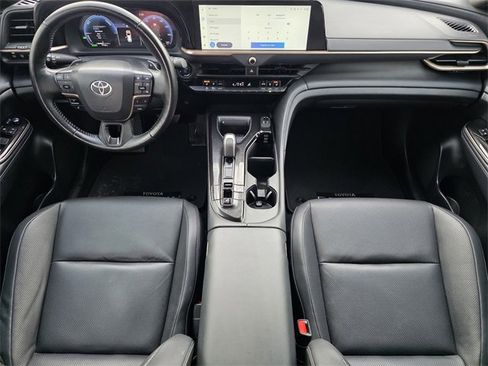 Used 2025 Toyota Crown Signia image 22