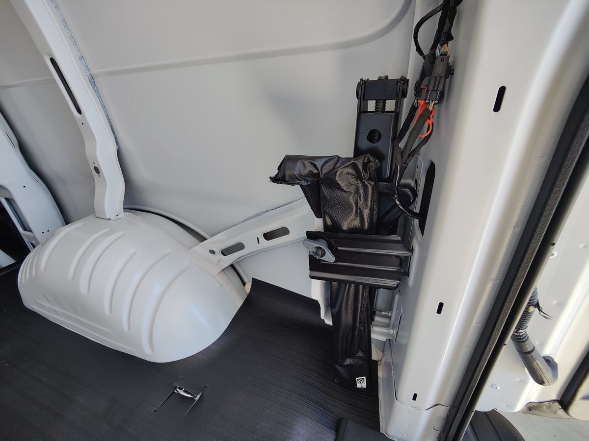 Used 2025 Chevrolet Express 3500 w/ Driver Convenience Package RWD image 23