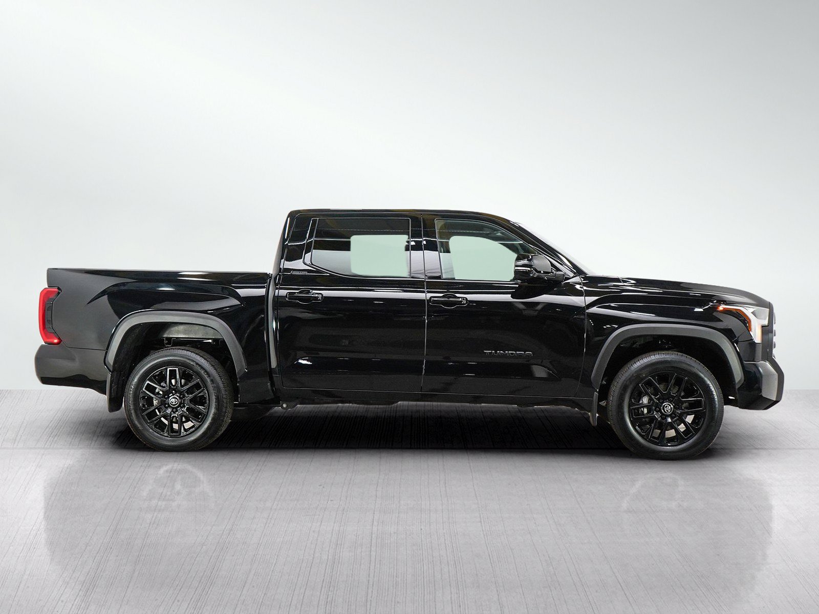 Used 2025 Toyota Tundra Limited AWD/4WD image 6