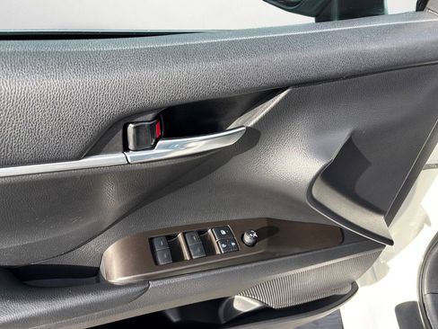 Used 2022 Toyota Camry SE FWD image 23