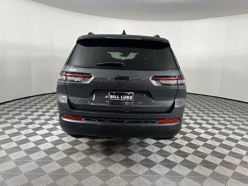 Certified 2025 Jeep Grand Cherokee L Altitude image 8