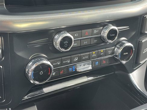 Used 2025 Ford F150 Lariat w/ Equipment Group 501A Mid image 26