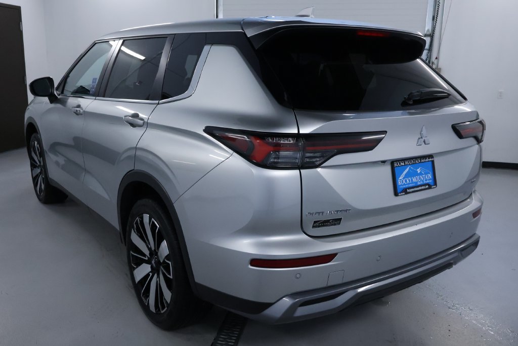 Used 2025 Mitsubishi Outlander SE AWD/4WD image 5