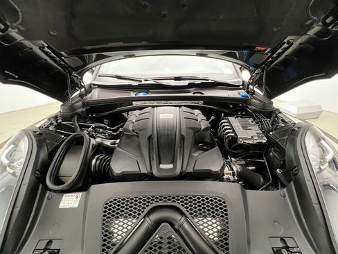 Used 2021 Porsche Macan S image 26