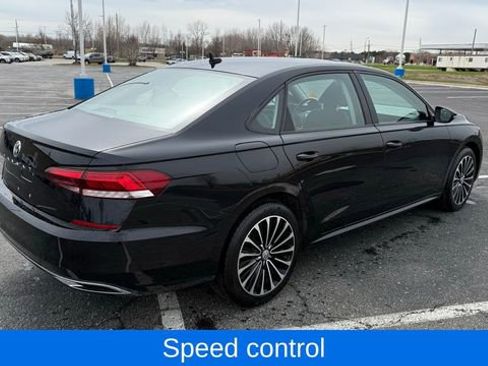 Used 2022 Volkswagen Passat 2.0T image 6