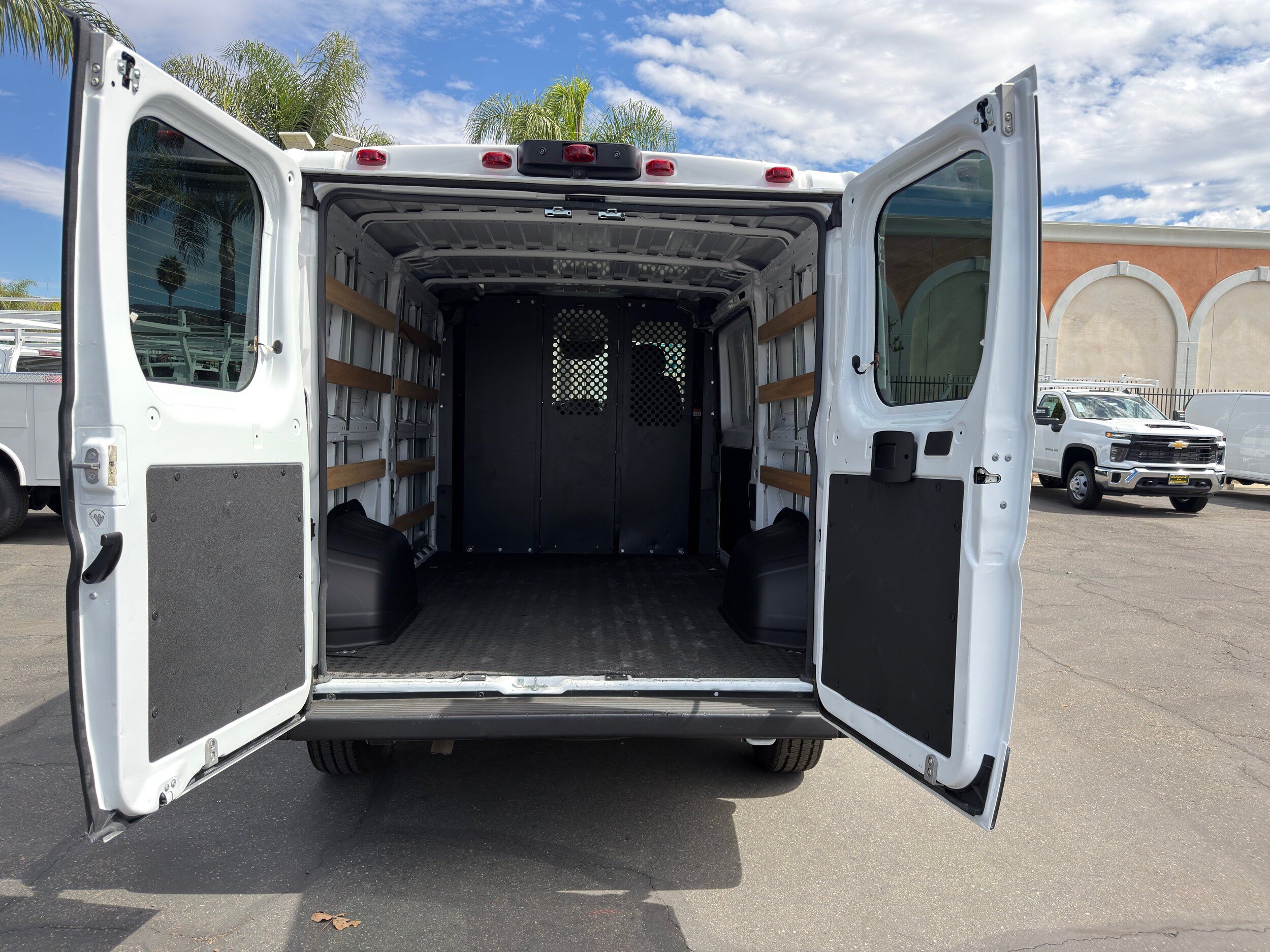 Used 2025 RAM ProMaster 2500 w/ U-Haul Equipment Group FWD image 18