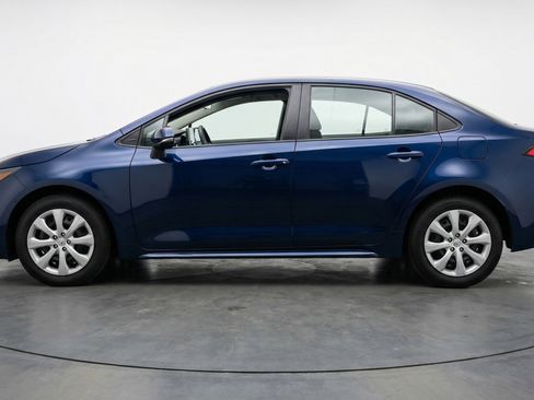 Used 2025 Toyota Corolla LE FWD image 5