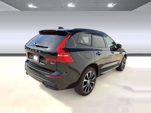 Used 2025 Volvo XC60 B5 Plus image 9