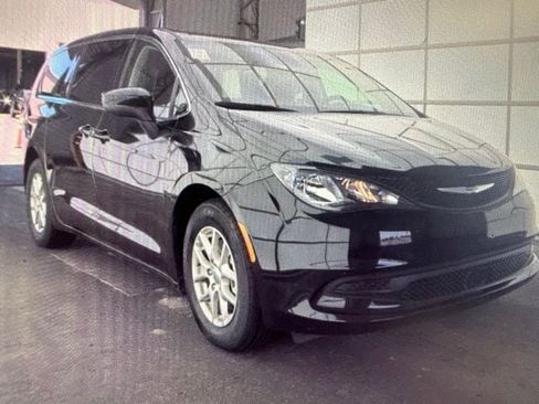 Used 2024 Chrysler Voyager LX FWD image 12