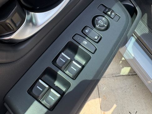 Certified 2024 Honda Pilot Touring image 12
