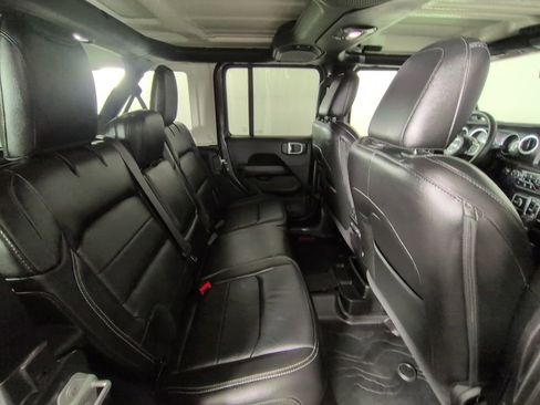 Used 2018 Jeep Wrangler Unlimited Sahara AWD/4WD image 34