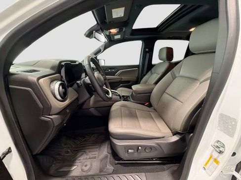 Used 2025 Chevrolet Colorado ZR2 w/ Technology Package AWD/4WD image 19