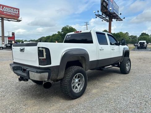 Used 2011 GMC Sierra 2500 SLE w/ SLE Preferred Package AWD/4WD image 8