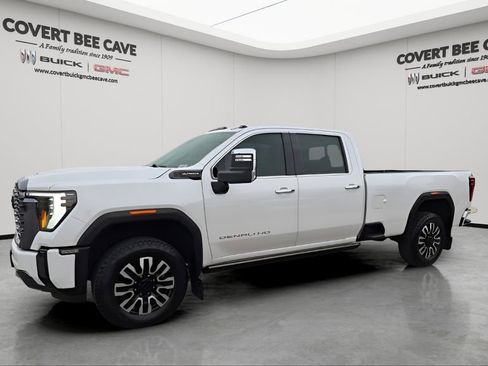 Used 2024 GMC Sierra 2500 Denali Ultimate w/ Max Trailering Package image 4