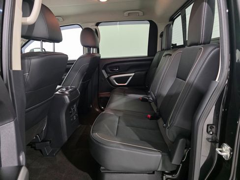 Used 2019 Nissan Titan S image 21