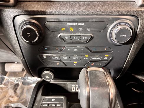 Used 2019 Ford Ranger XLT w/ Equipment Group 302A Luxury AWD/4WD image 16