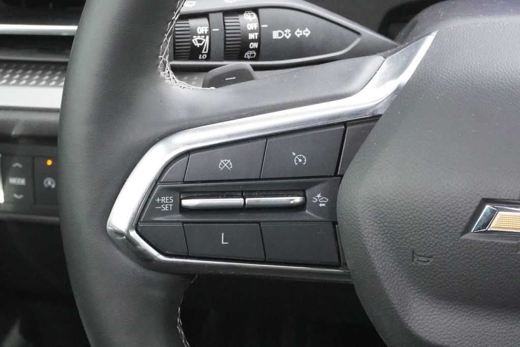 Used 2024 Chevrolet Traverse LT FWD image 18