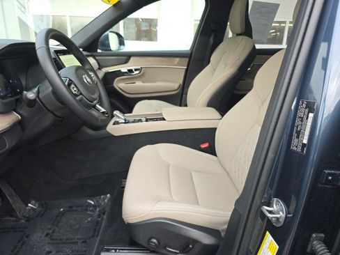 Certified 2025 Volvo XC90 B5 Plus image 28