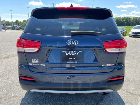 Used 2017 Kia Sorento EX AWD/4WD image 4