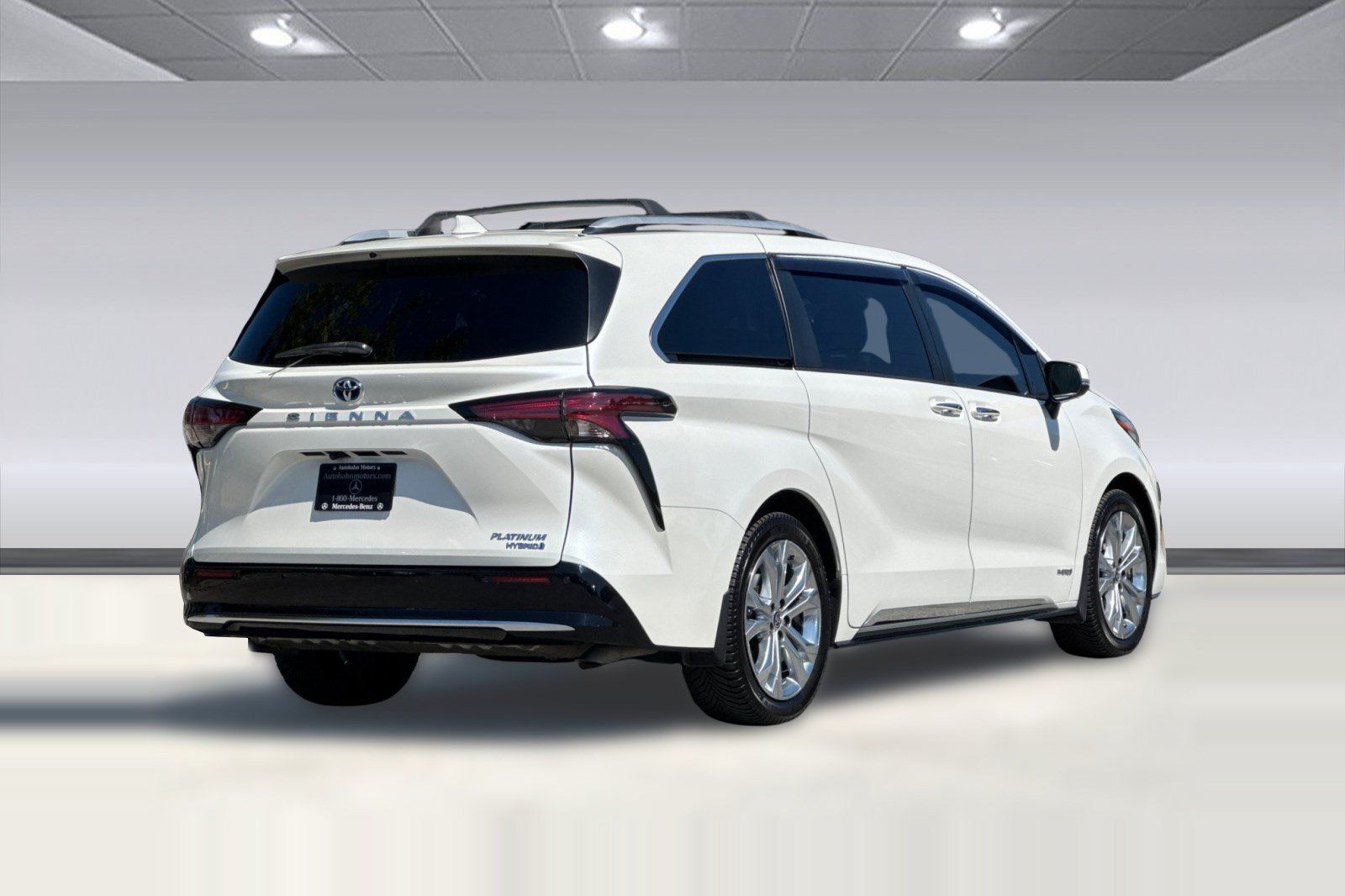 Used 2021 Toyota Sienna Platinum FWD image 9