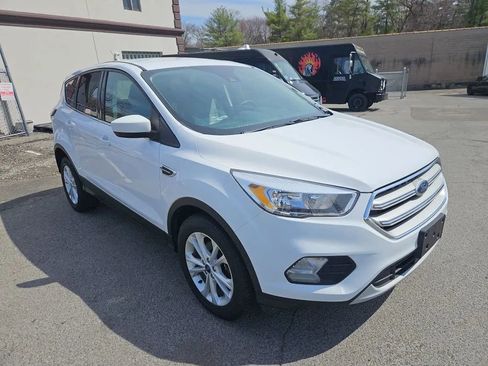 Used 2018 Ford Escape SE w/ Ford Safe & Smart Package FWD image 3